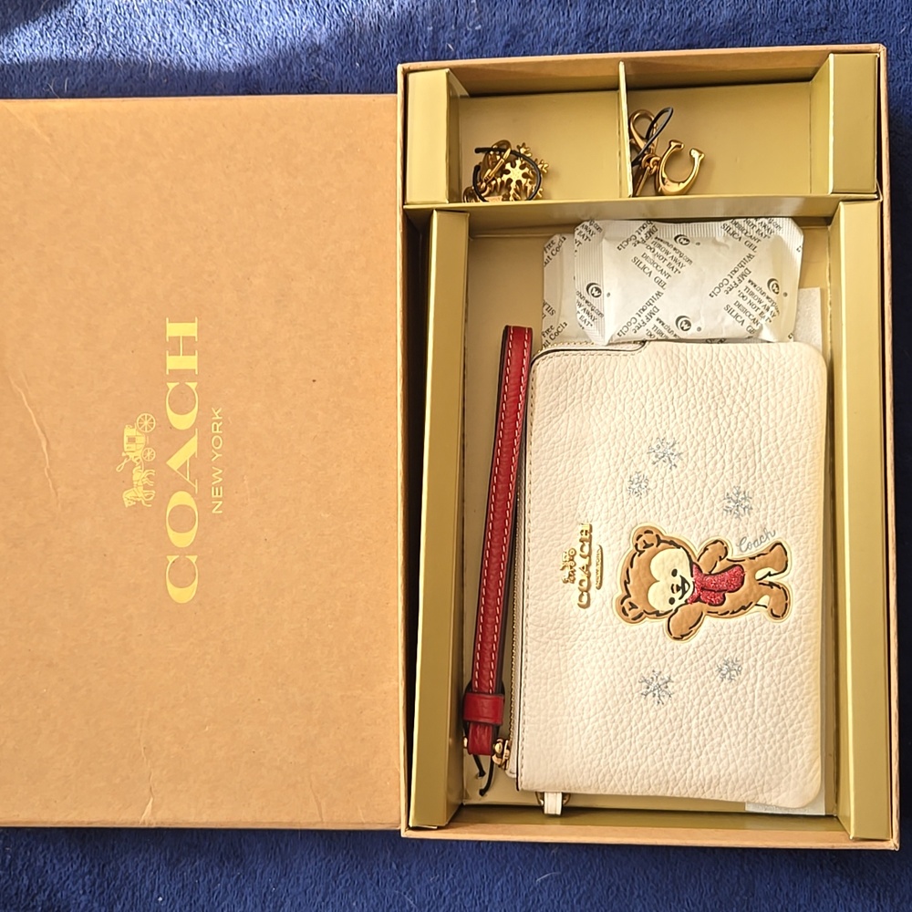 Boxed Corner Zip Wristlet With Bear Snowflake Motif Un-used